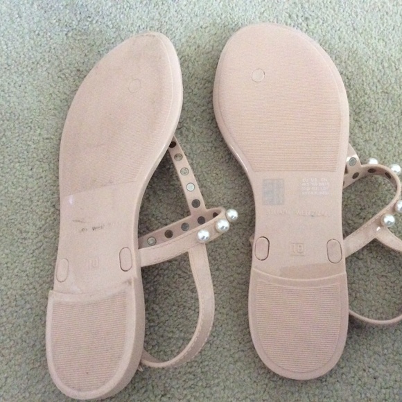Stuart Weitzman T-Strap Tan/Cream Pearl Embossed Jelly Sandals Size 10 - Picture 2 of 3